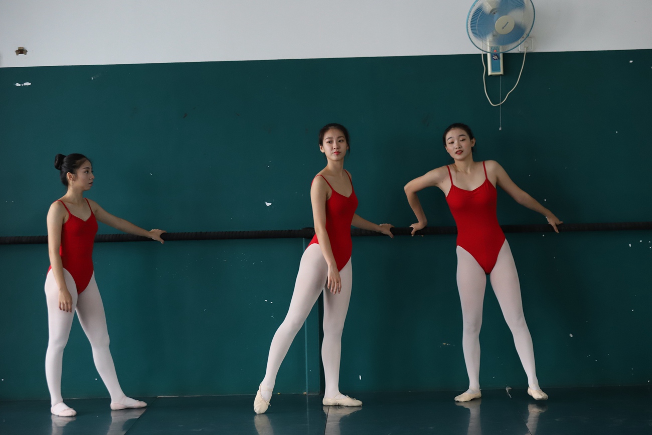 图片[32]-大西瓜爱牙膏-早期作品-W005 红色舞蹈服 002 [172P] – 速更版-美库