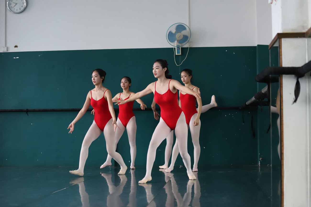 图片[55]-大西瓜爱牙膏-早期作品-W005 红色舞蹈服 002 [172P] – 速更版-美库