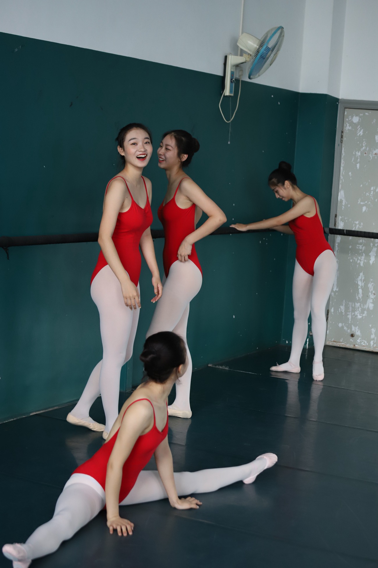 图片[82]-大西瓜爱牙膏-早期作品-W005 红色舞蹈服 001 [144P] – 速更版-美库