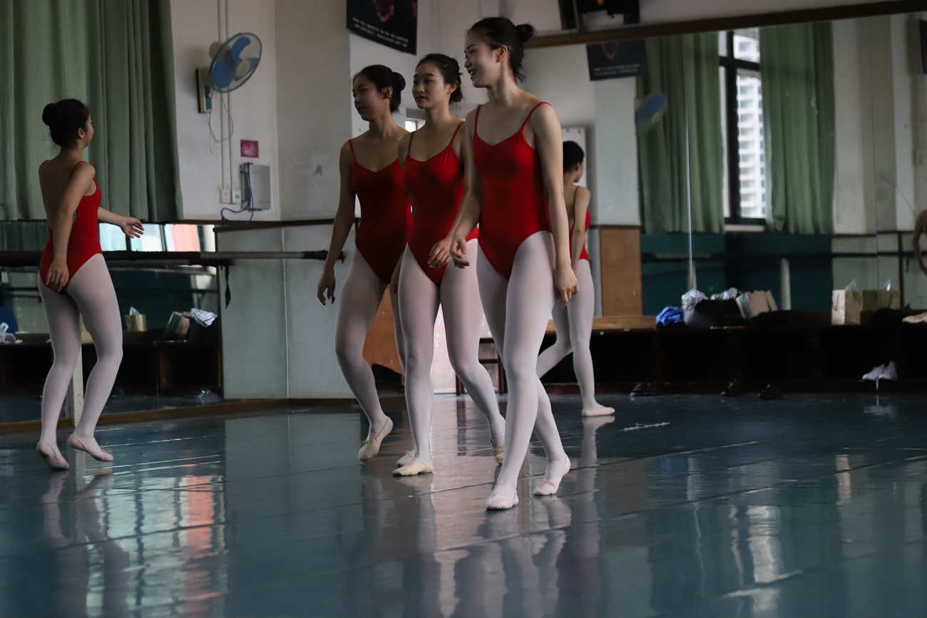 图片[71]-大西瓜爱牙膏-早期作品-W005 红色舞蹈服 003 [171P] – 速更版-美库