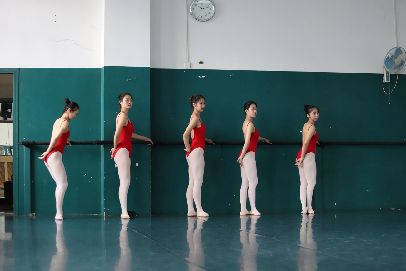 图片[83]-大西瓜爱牙膏-早期作品-W005 红色舞蹈服 004 [182P] – 速更版-美库