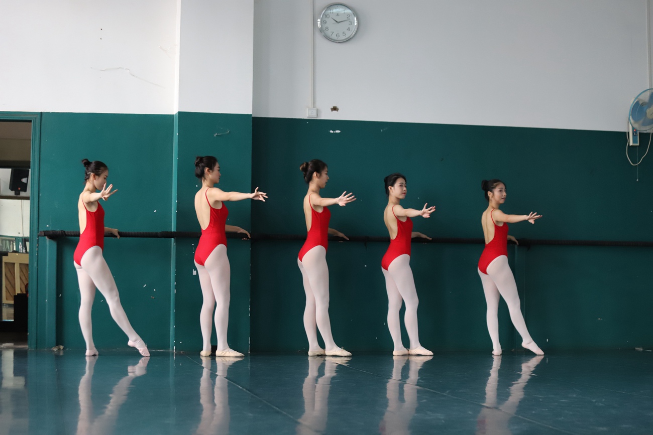 图片[86]-大西瓜爱牙膏-早期作品-W005 红色舞蹈服 004 [182P] – 速更版-美库