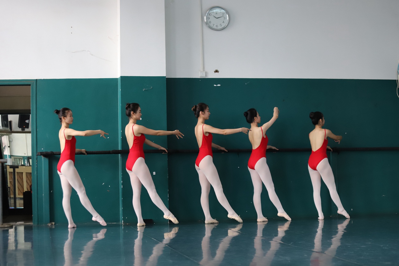 图片[87]-大西瓜爱牙膏-早期作品-W005 红色舞蹈服 004 [182P] – 速更版-美库