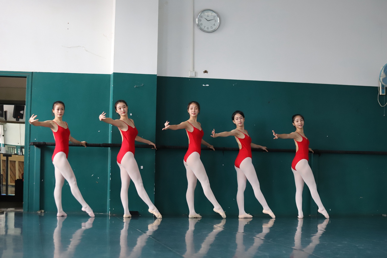 图片[90]-大西瓜爱牙膏-早期作品-W005 红色舞蹈服 004 [182P] – 速更版-美库