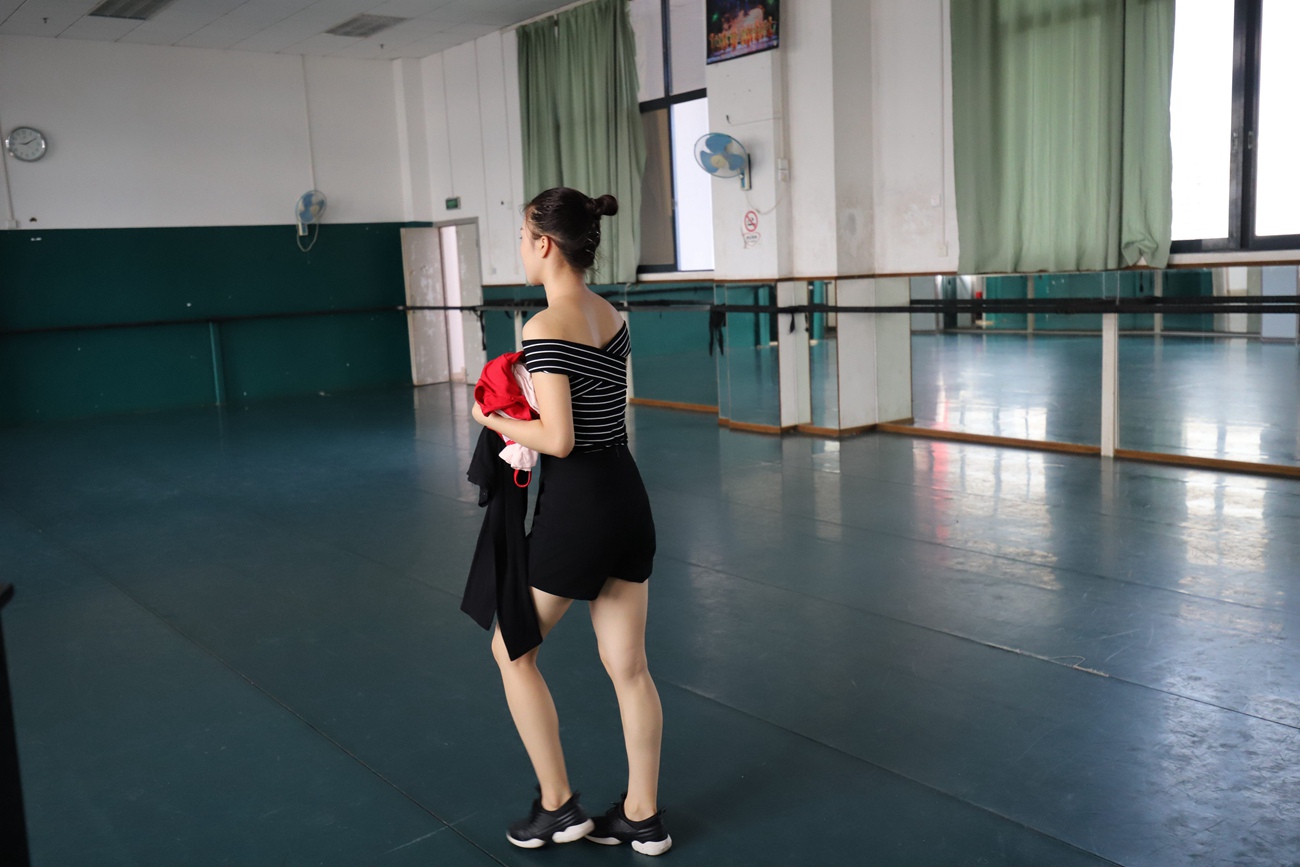 图片[145]-大西瓜爱牙膏-早期作品-W005 红色舞蹈服 001 [144P] – 速更版-美库