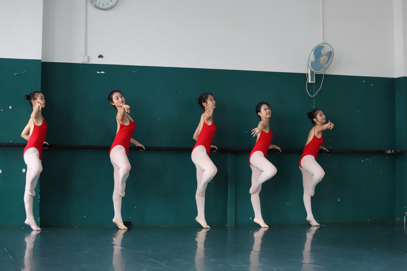 图片[144]-大西瓜爱牙膏-早期作品-W005 红色舞蹈服 004 [182P] – 速更版-美库