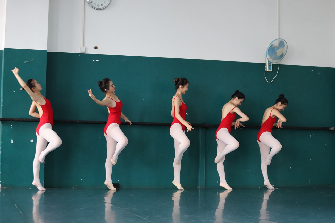 图片[146]-大西瓜爱牙膏-早期作品-W005 红色舞蹈服 004 [182P] – 速更版-美库