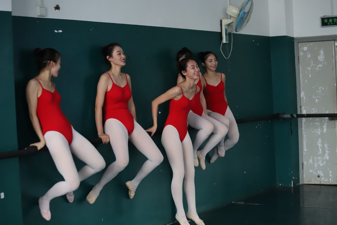 图片[160]-大西瓜爱牙膏-早期作品-W005 红色舞蹈服 002 [172P] – 速更版-美库