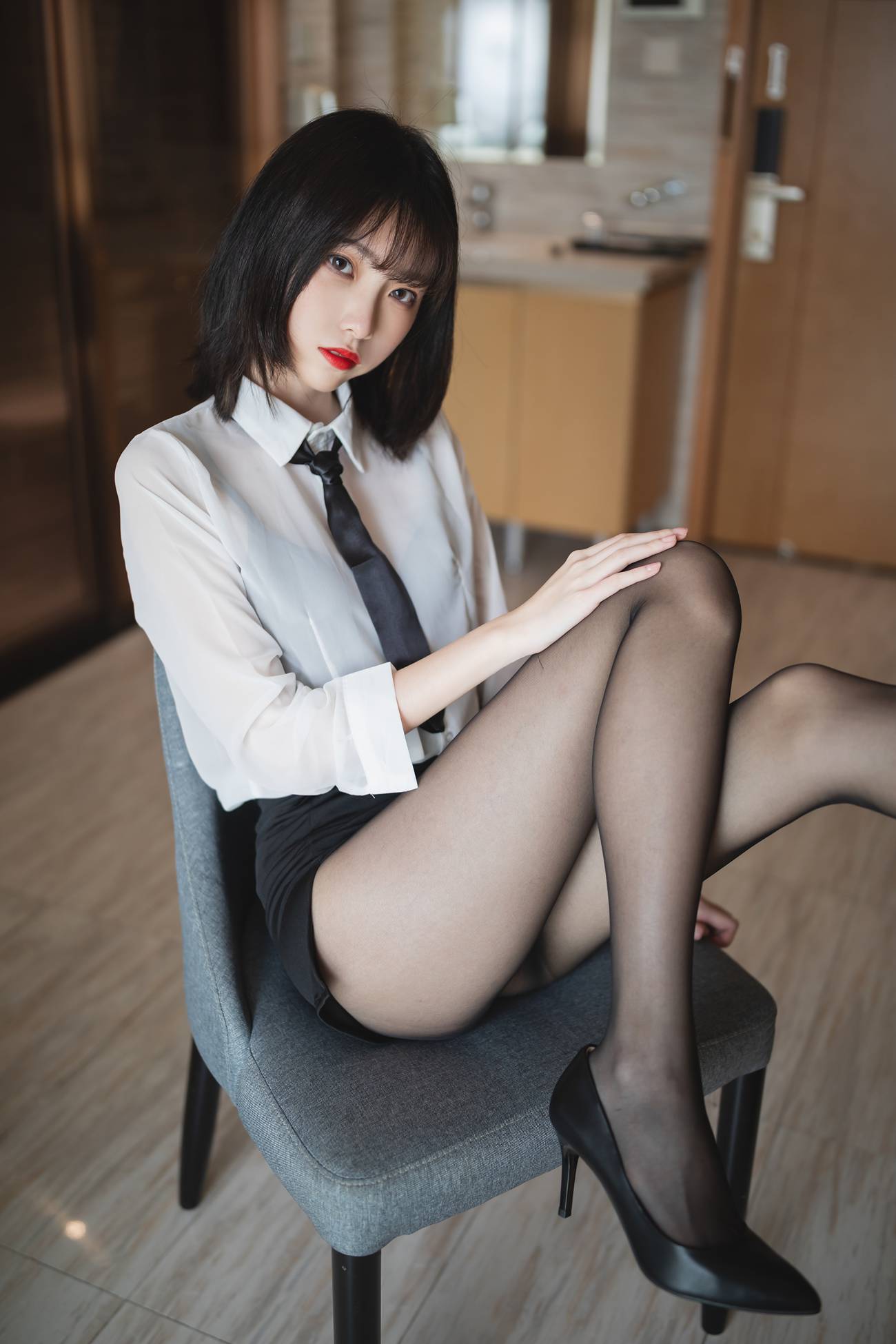 图片[14]-许岚 – OL制服[41P] – 速更版-美库