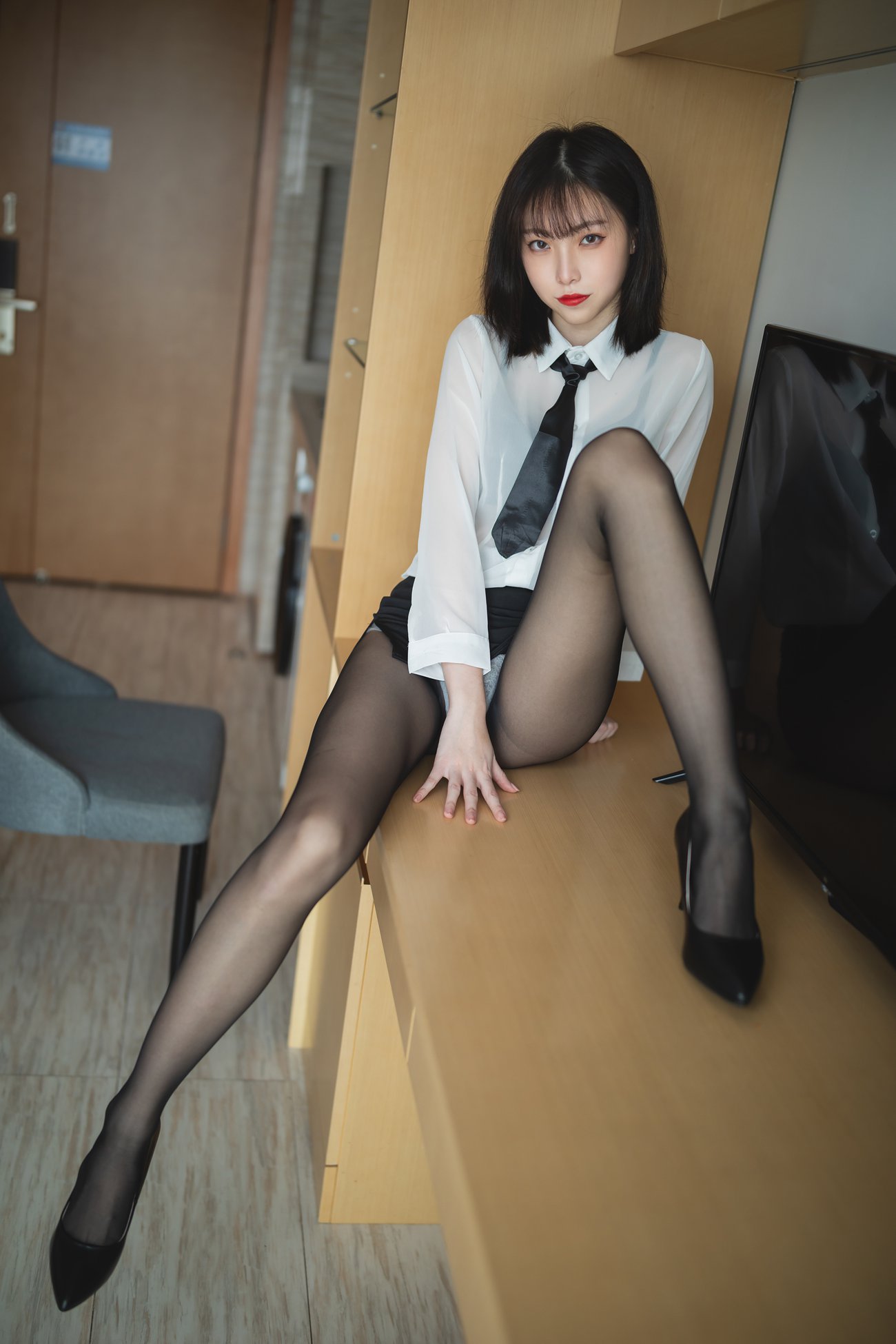 图片[24]-许岚 – OL制服[41P] – 速更版-美库