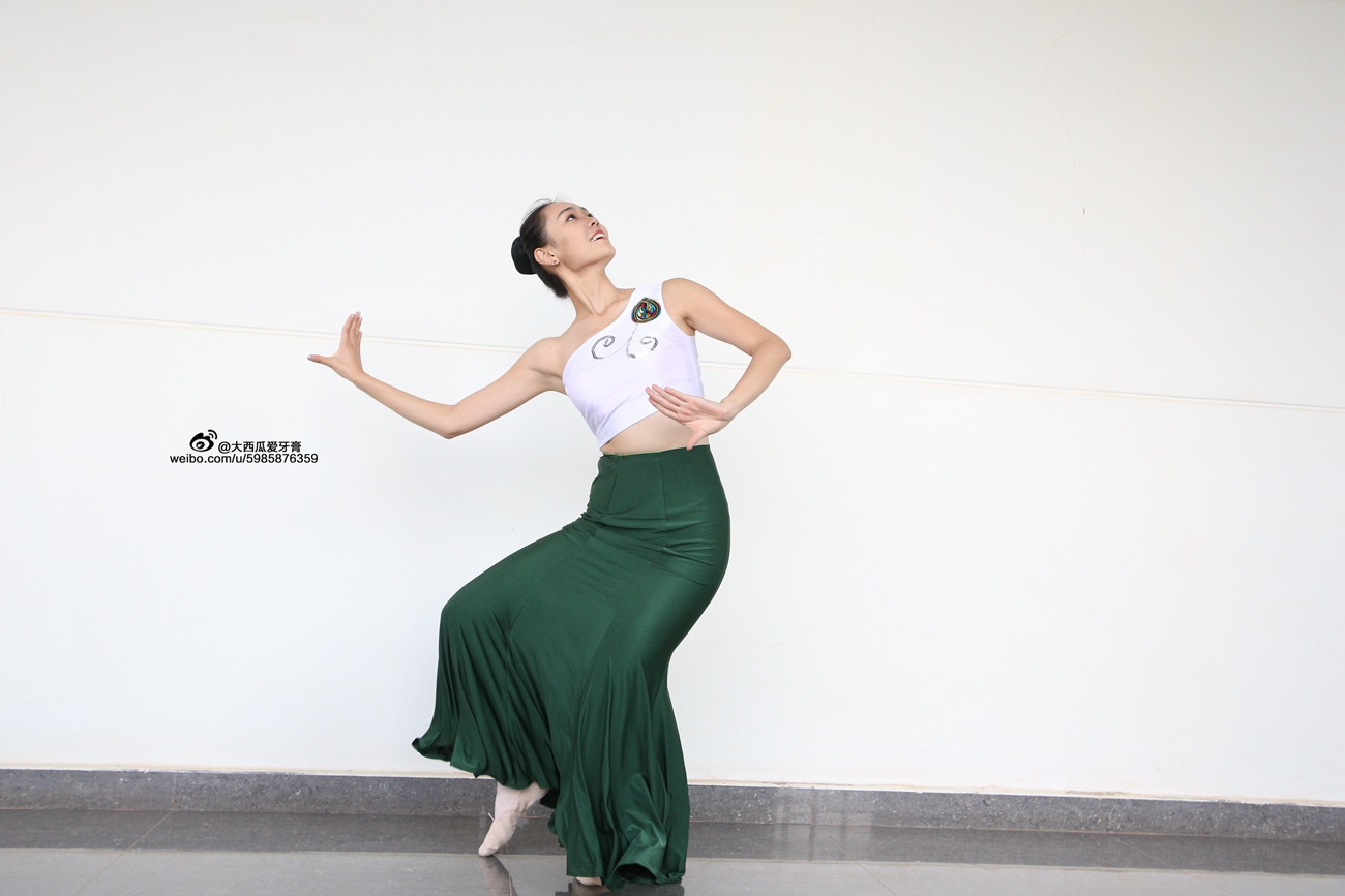 图片[10]-大西瓜爱牙膏-早期作品-W006 舞蹈家1-文君 绿裙 [233P] – 速更版-美库