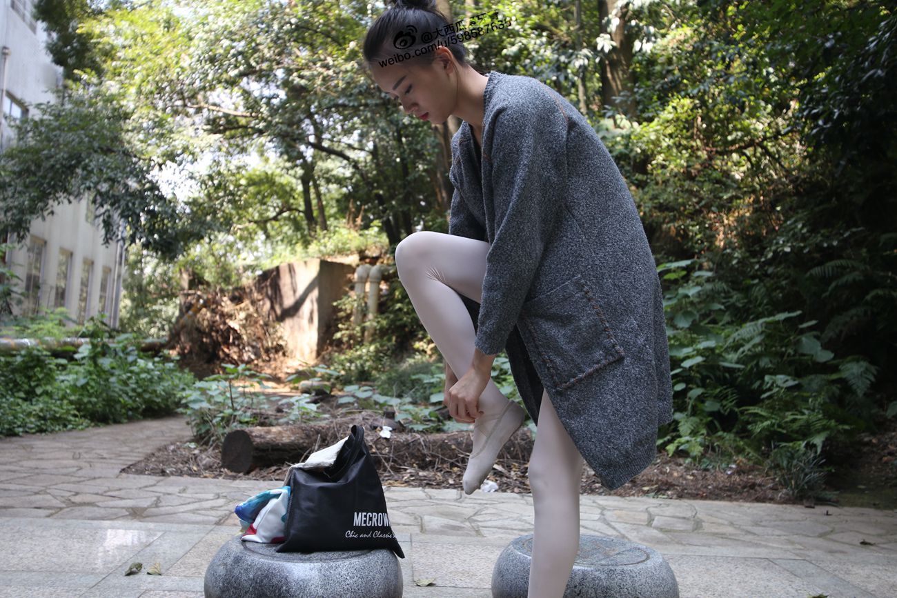 图片[368]-大西瓜爱牙膏-早期作品-W010 舞蹈家2-身材极好2 [405P] – 速更版-美库