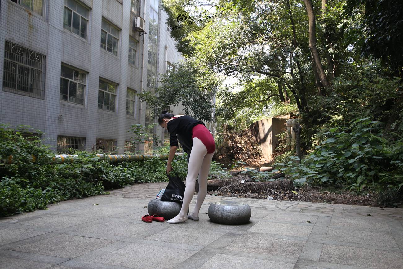 图片[392]-大西瓜爱牙膏-早期作品-W010 舞蹈家2-身材极好2 [405P] – 速更版-美库