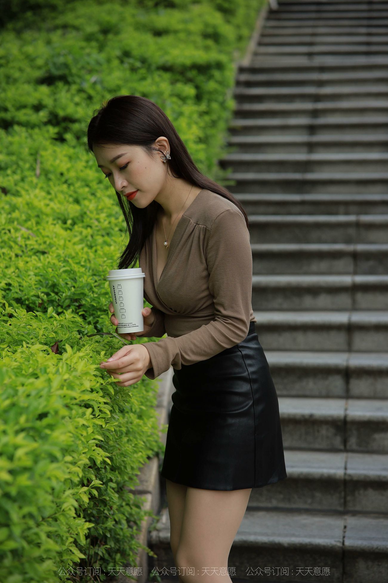 图片[23]-[IESS异思趣向] 耽丝 201021 公园偶遇 小婕 [89P] – 速更版-美库