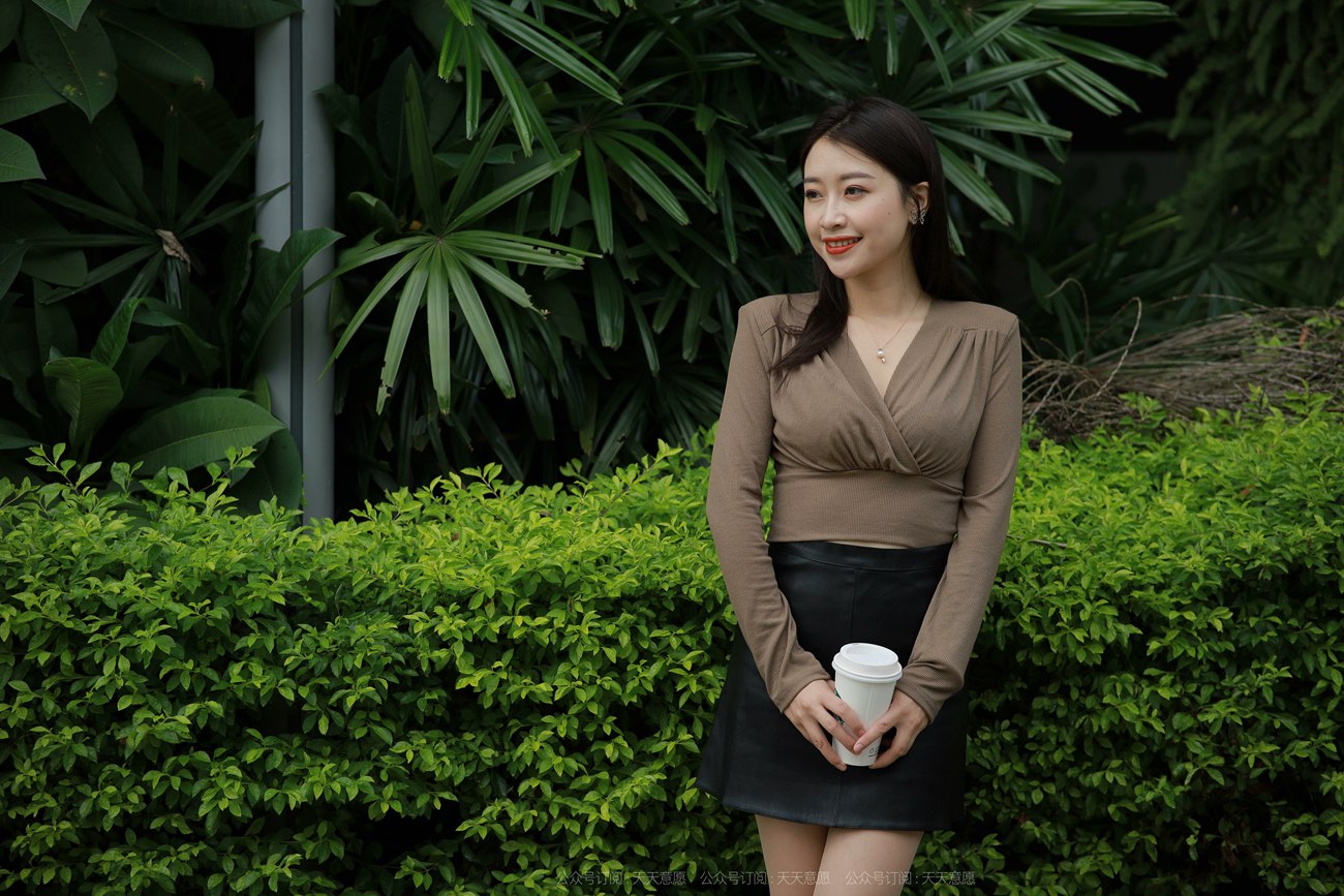 图片[26]-[IESS异思趣向] 耽丝 201021 公园偶遇 小婕 [89P] – 速更版-美库