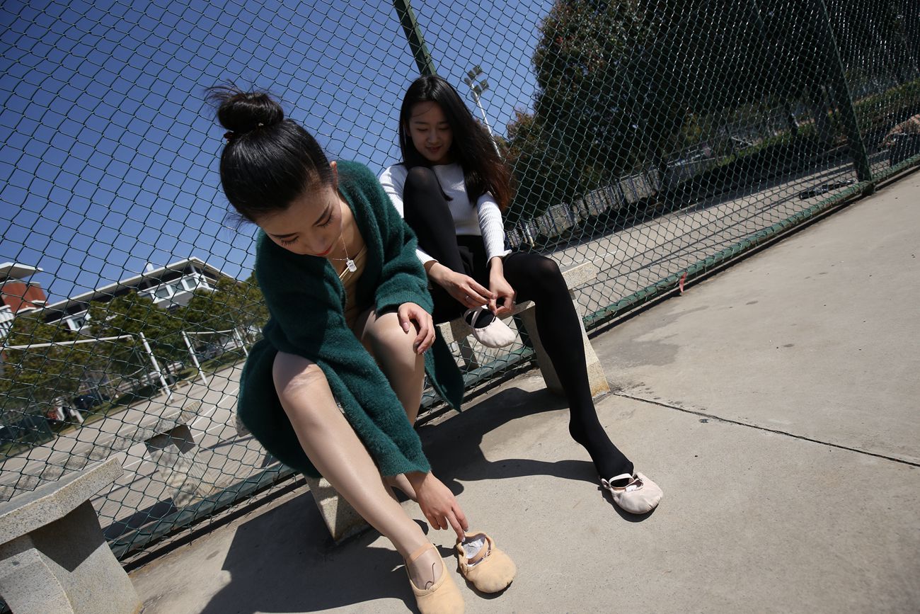 图片[215]-大西瓜爱牙膏-早期作品-W014 舞蹈家5-操场双淑1 [414P] – 速更版-美库