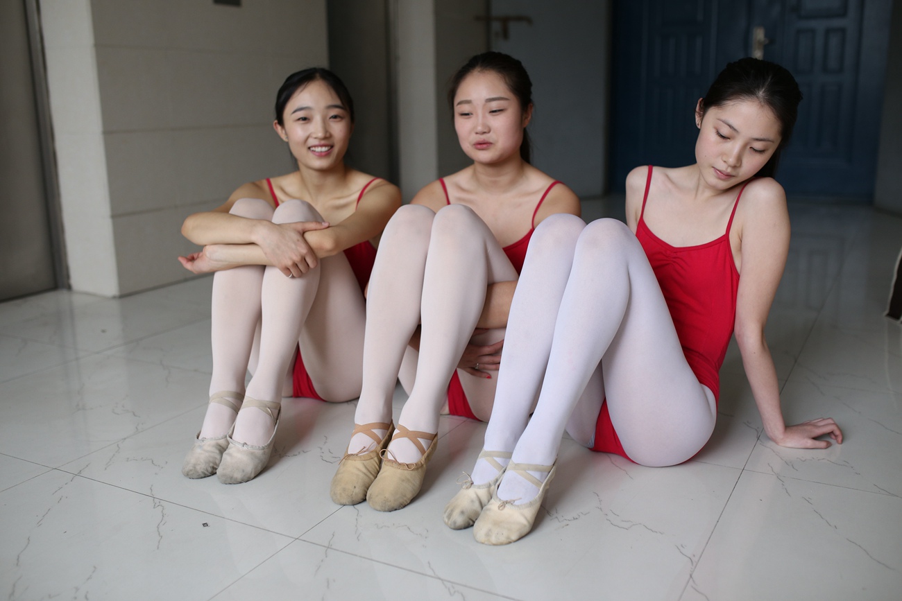 图片[61]-大西瓜爱牙膏-早期作品-W016 舞蹈家6-红衣三姐妹 [220P] – 速更版-美库