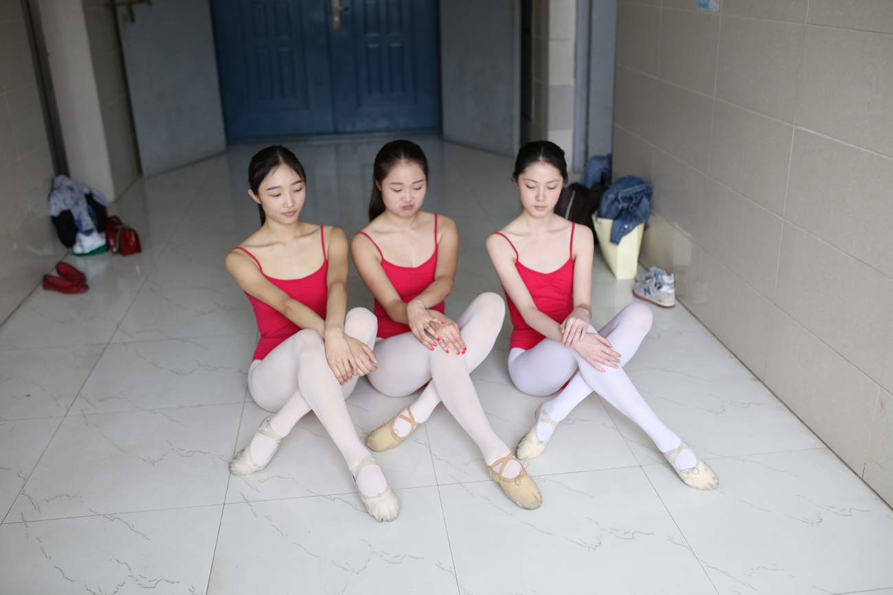 图片[70]-大西瓜爱牙膏-早期作品-W016 舞蹈家6-红衣三姐妹 [220P] – 速更版-美库