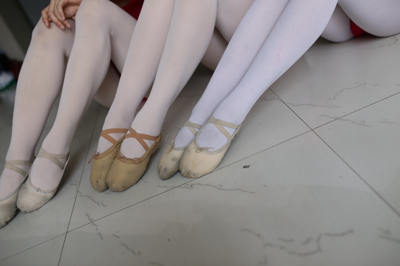 图片[106]-大西瓜爱牙膏-早期作品-W016 舞蹈家6-红衣三姐妹 [220P] – 速更版-美库