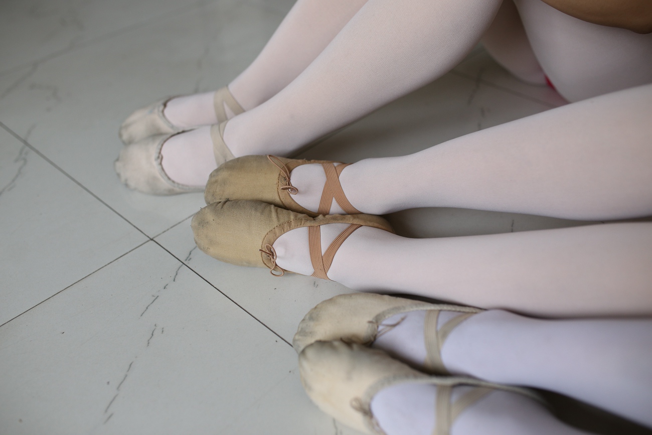 图片[115]-大西瓜爱牙膏-早期作品-W016 舞蹈家6-红衣三姐妹 [220P] – 速更版-美库