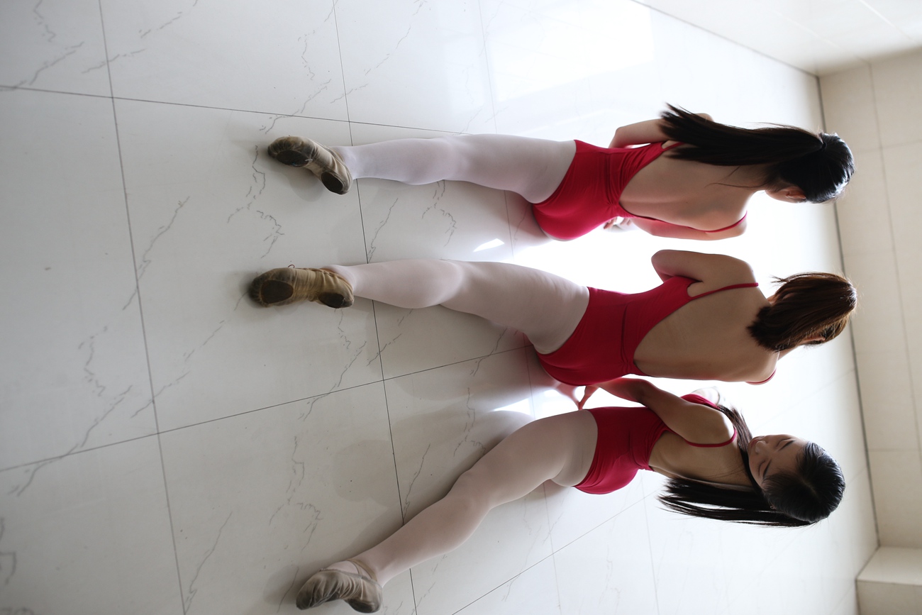 图片[139]-大西瓜爱牙膏-早期作品-W016 舞蹈家6-红衣三姐妹 [220P] – 速更版-美库