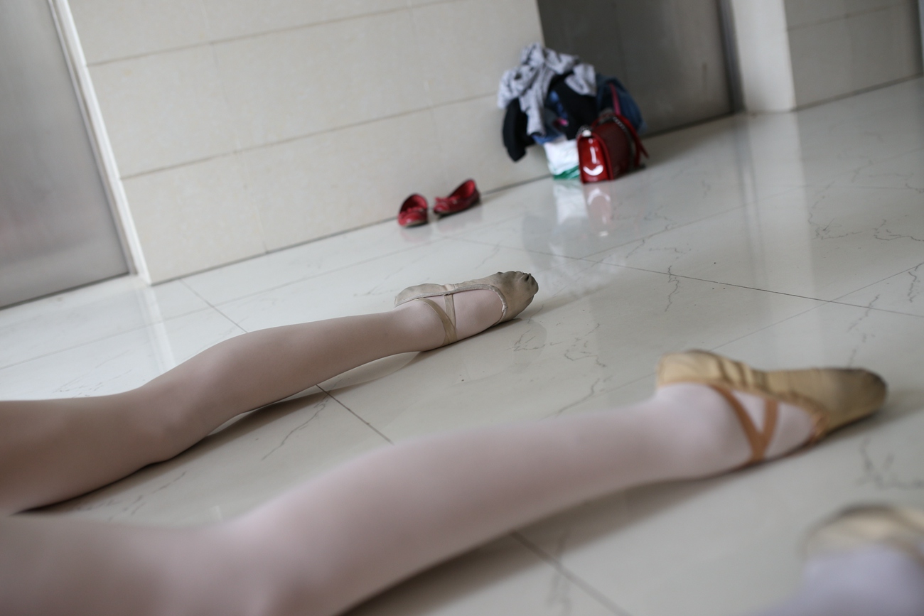 图片[149]-大西瓜爱牙膏-早期作品-W016 舞蹈家6-红衣三姐妹 [220P] – 速更版-美库