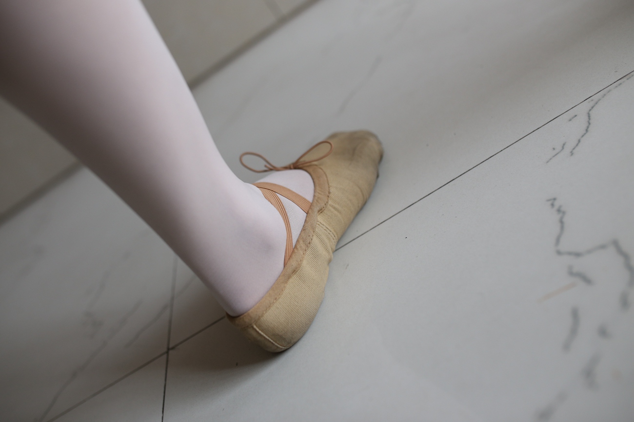 图片[176]-大西瓜爱牙膏-早期作品-W016 舞蹈家6-红衣三姐妹 [220P] – 速更版-美库