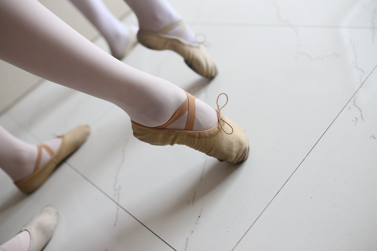 图片[200]-大西瓜爱牙膏-早期作品-W016 舞蹈家6-红衣三姐妹 [220P] – 速更版-美库