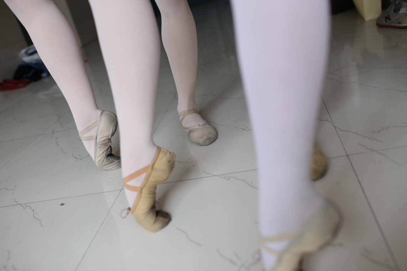 图片[209]-大西瓜爱牙膏-早期作品-W016 舞蹈家6-红衣三姐妹 [220P] – 速更版-美库