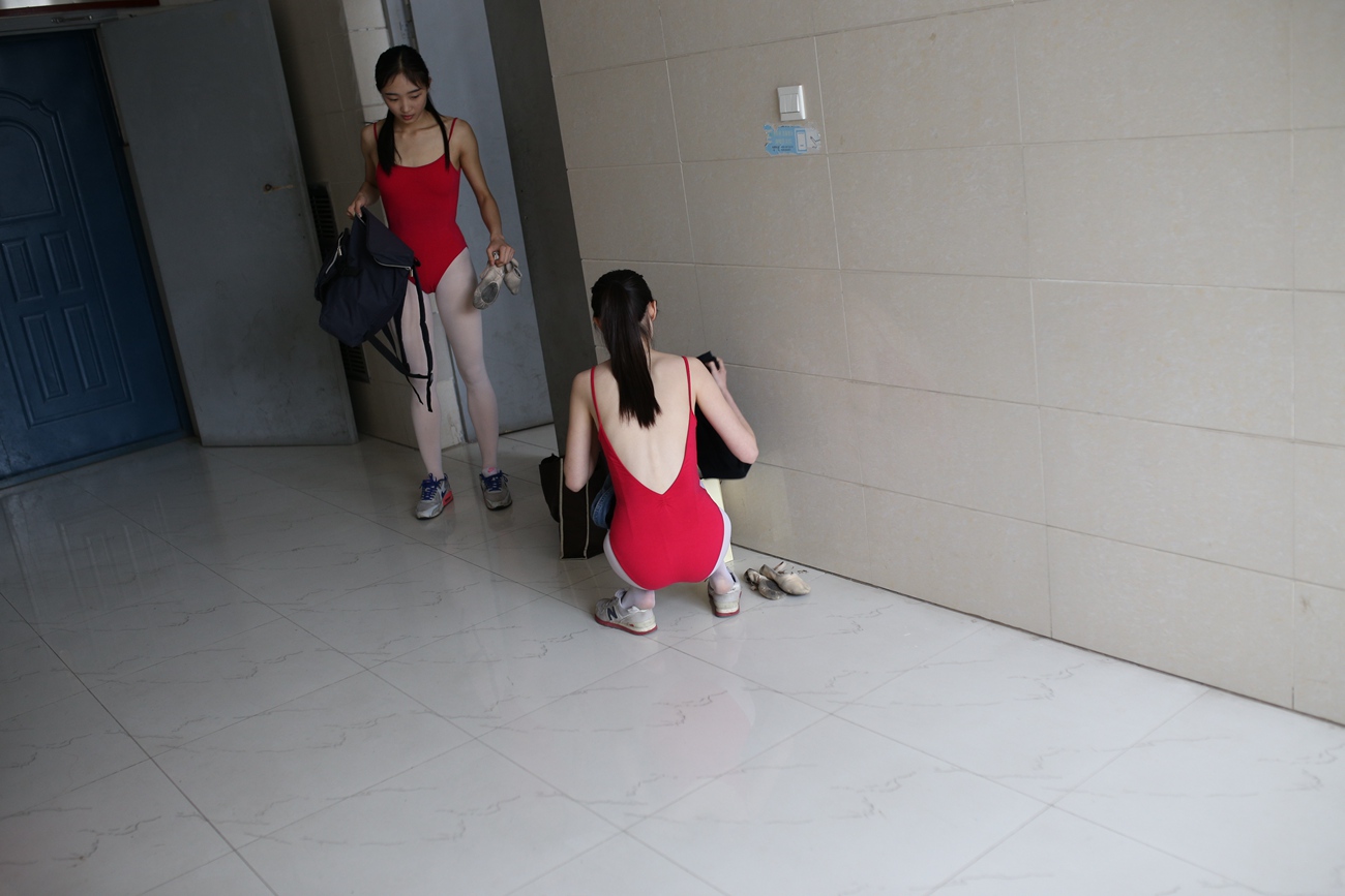 图片[214]-大西瓜爱牙膏-早期作品-W016 舞蹈家6-红衣三姐妹 [220P] – 速更版-美库