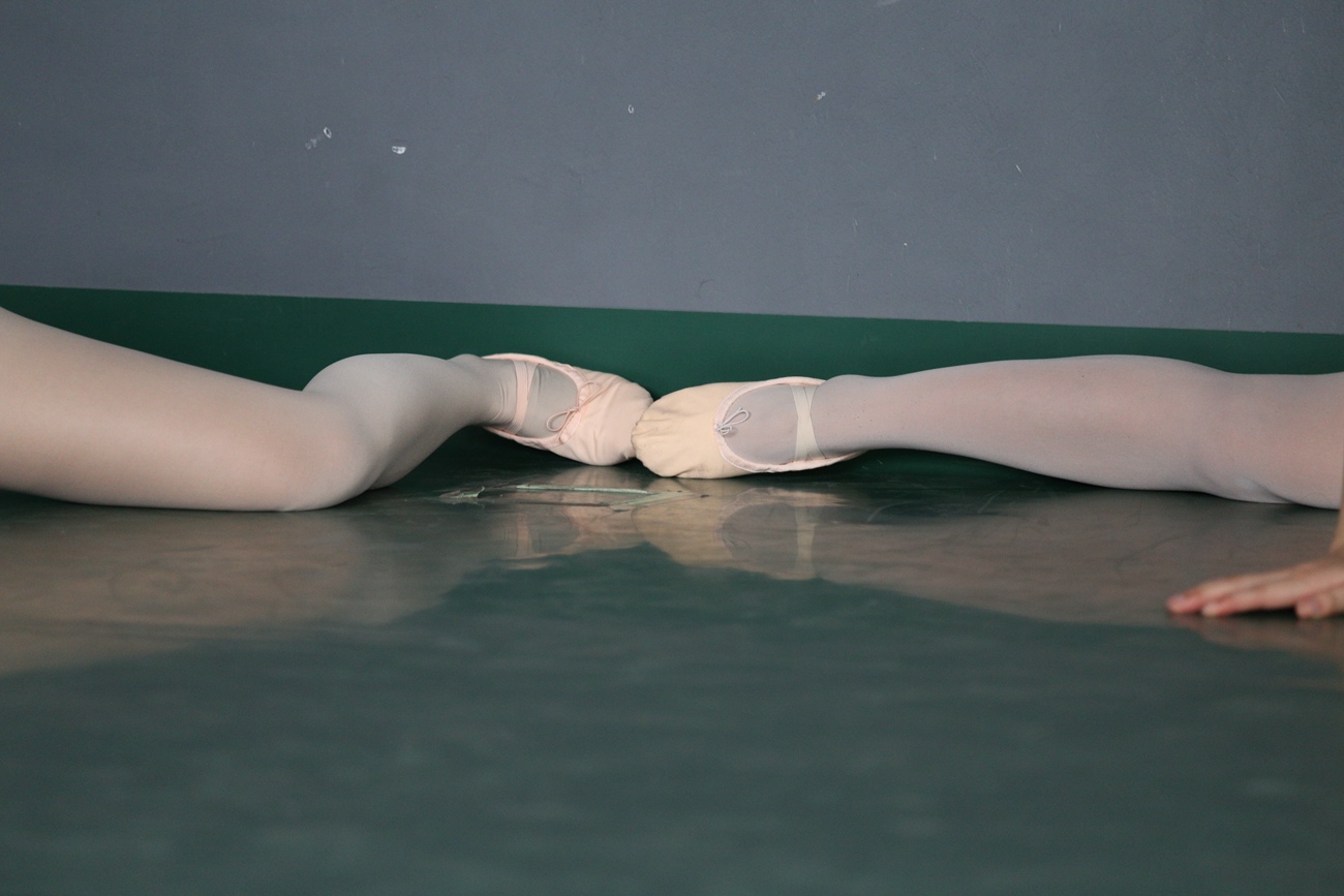 图片[41]-大西瓜爱牙膏-早期作品-W019 舞蹈家9-双红衣少女 [590P] – 速更版-美库