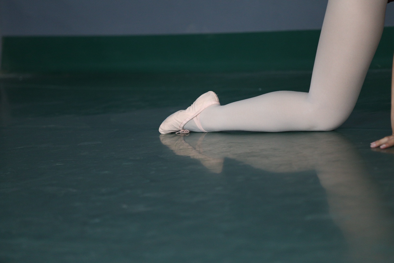 图片[102]-大西瓜爱牙膏-早期作品-W019 舞蹈家9-双红衣少女 [590P] – 速更版-美库