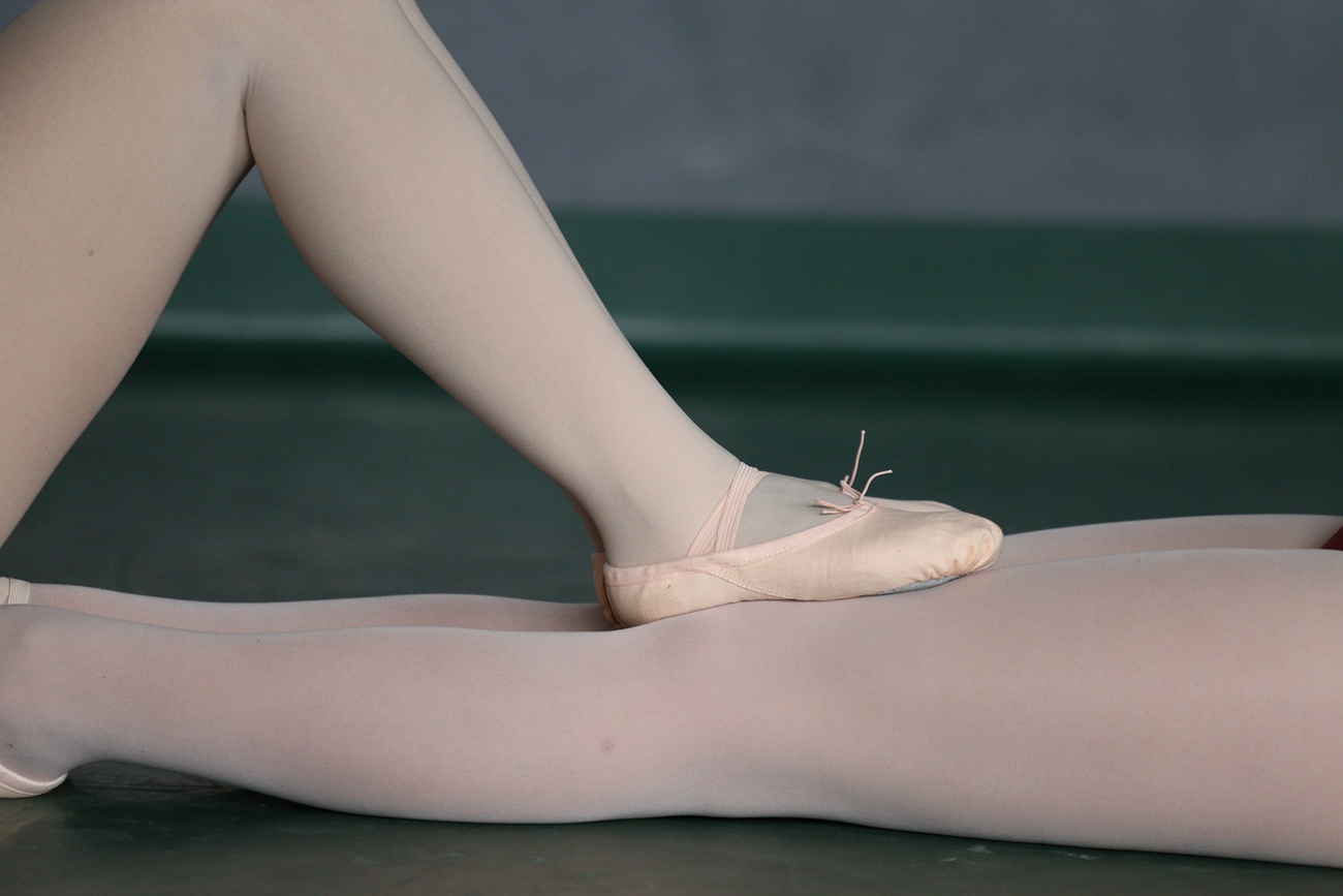 图片[124]-大西瓜爱牙膏-早期作品-W019 舞蹈家9-双红衣少女 [590P] – 速更版-美库