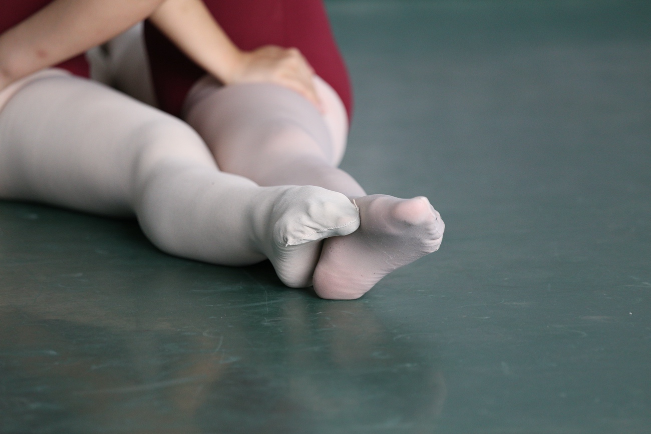 图片[158]-大西瓜爱牙膏-早期作品-W019 舞蹈家9-双红衣少女 [590P] – 速更版-美库