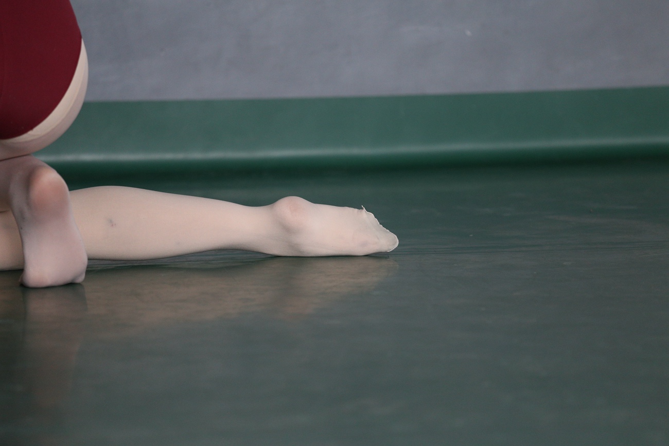 图片[242]-大西瓜爱牙膏-早期作品-W019 舞蹈家9-双红衣少女 [590P] – 速更版-美库