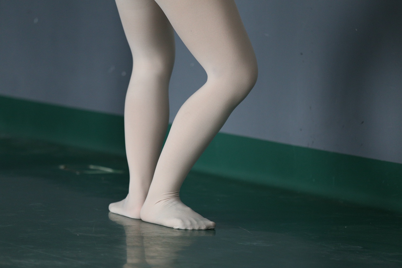 图片[339]-大西瓜爱牙膏-早期作品-W019 舞蹈家9-双红衣少女 [590P] – 速更版-美库