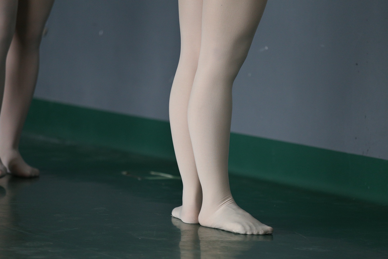 图片[340]-大西瓜爱牙膏-早期作品-W019 舞蹈家9-双红衣少女 [590P] – 速更版-美库