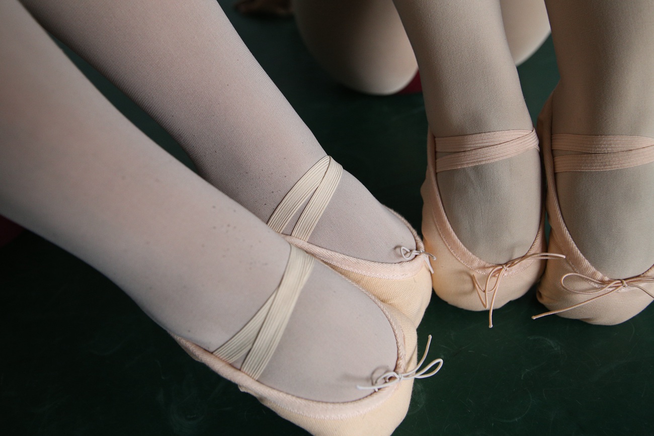 图片[381]-大西瓜爱牙膏-早期作品-W019 舞蹈家9-双红衣少女 [590P] – 速更版-美库