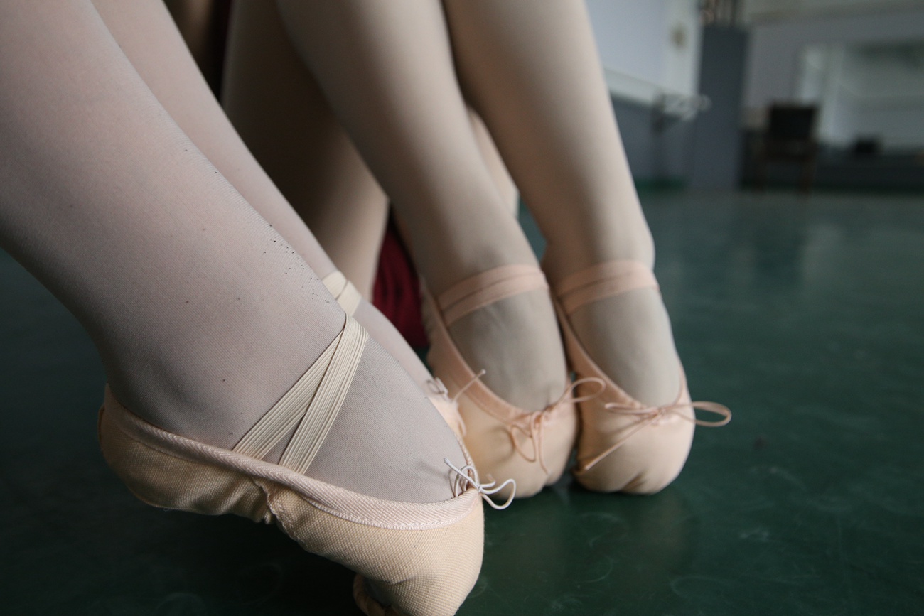 图片[383]-大西瓜爱牙膏-早期作品-W019 舞蹈家9-双红衣少女 [590P] – 速更版-美库