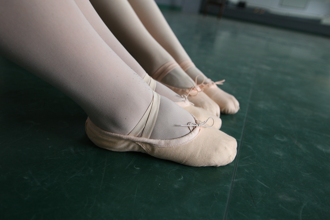 图片[385]-大西瓜爱牙膏-早期作品-W019 舞蹈家9-双红衣少女 [590P] – 速更版-美库