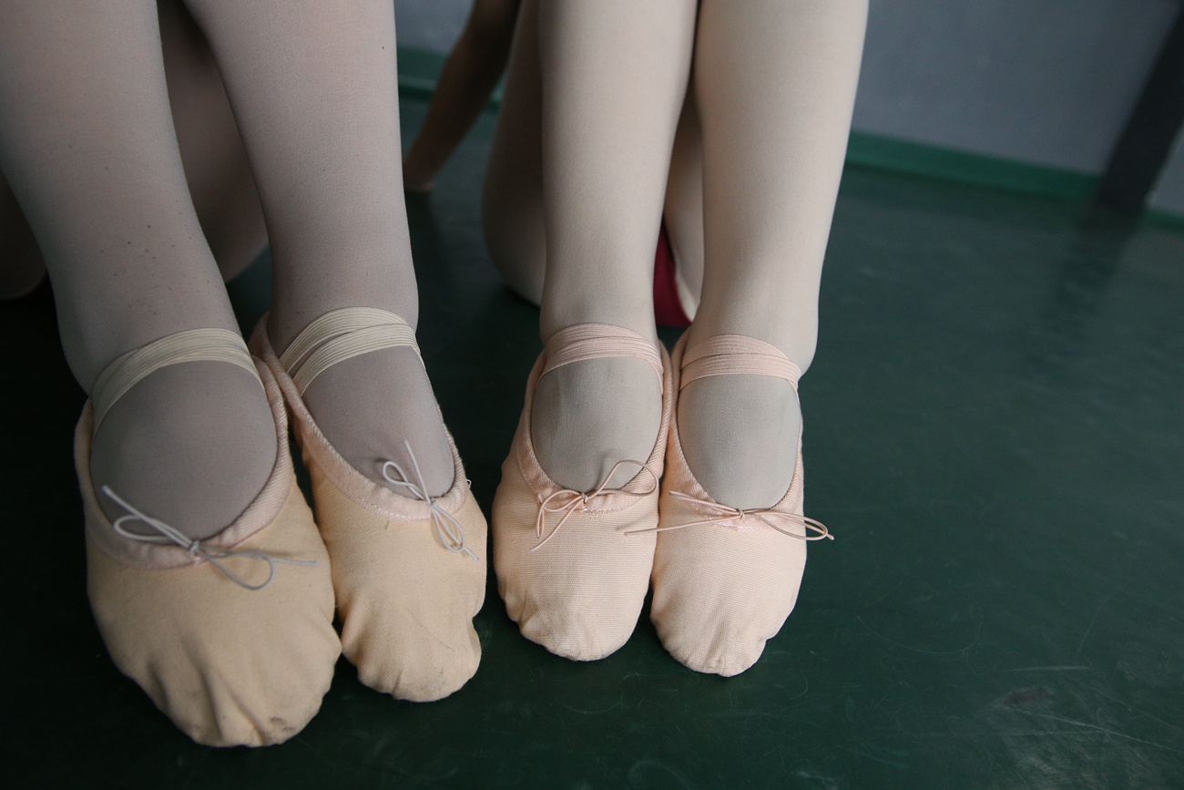 图片[402]-大西瓜爱牙膏-早期作品-W019 舞蹈家9-双红衣少女 [590P] – 速更版-美库