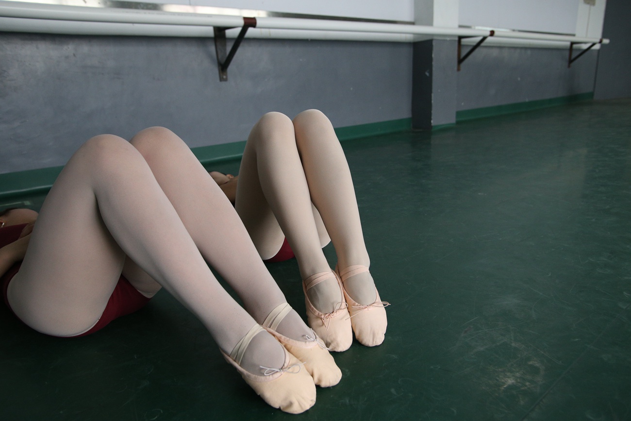 图片[406]-大西瓜爱牙膏-早期作品-W019 舞蹈家9-双红衣少女 [590P] – 速更版-美库