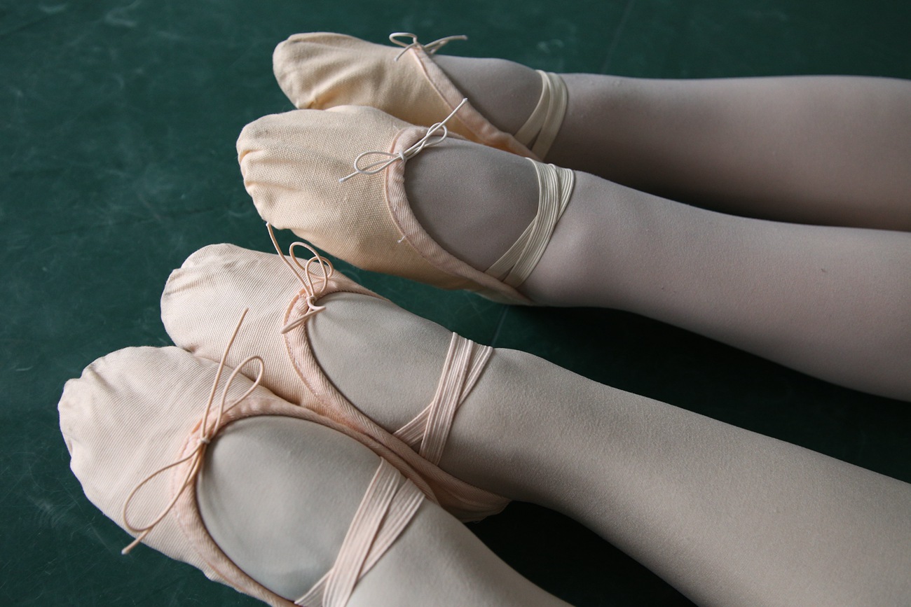 图片[423]-大西瓜爱牙膏-早期作品-W019 舞蹈家9-双红衣少女 [590P] – 速更版-美库