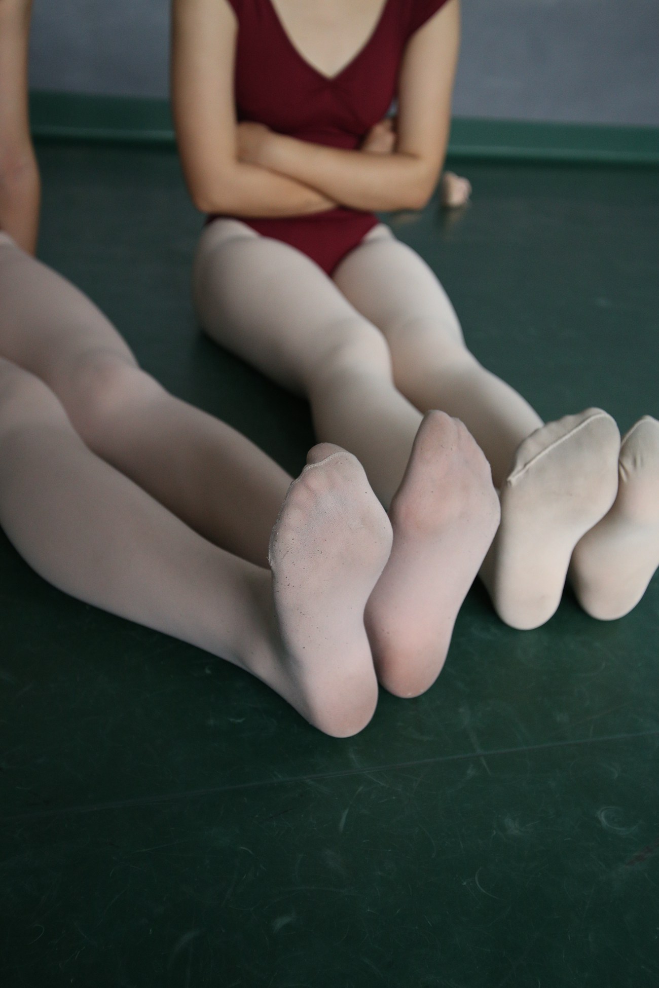 图片[477]-大西瓜爱牙膏-早期作品-W019 舞蹈家9-双红衣少女 [590P] – 速更版-美库