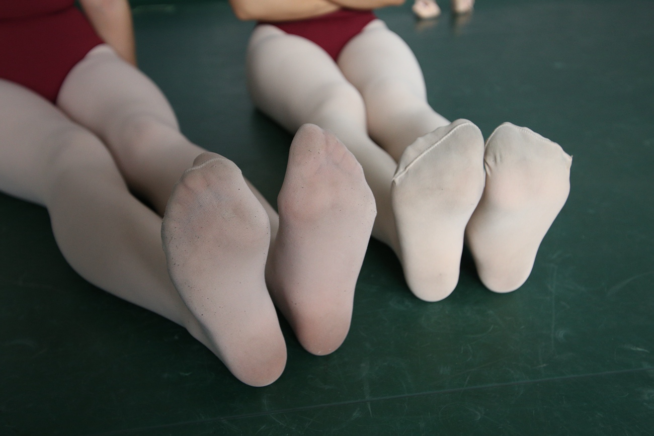 图片[478]-大西瓜爱牙膏-早期作品-W019 舞蹈家9-双红衣少女 [590P] – 速更版-美库