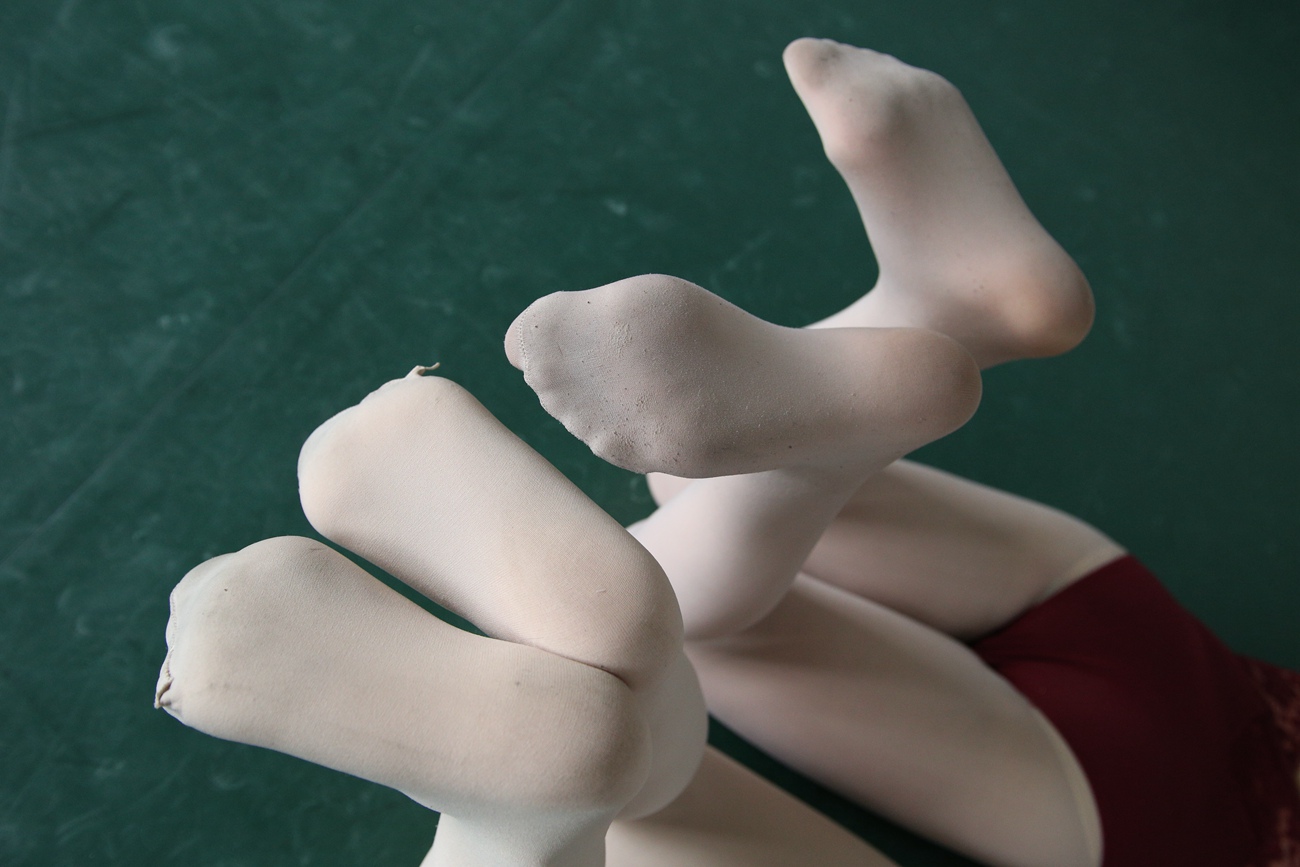 图片[483]-大西瓜爱牙膏-早期作品-W019 舞蹈家9-双红衣少女 [590P] – 速更版-美库