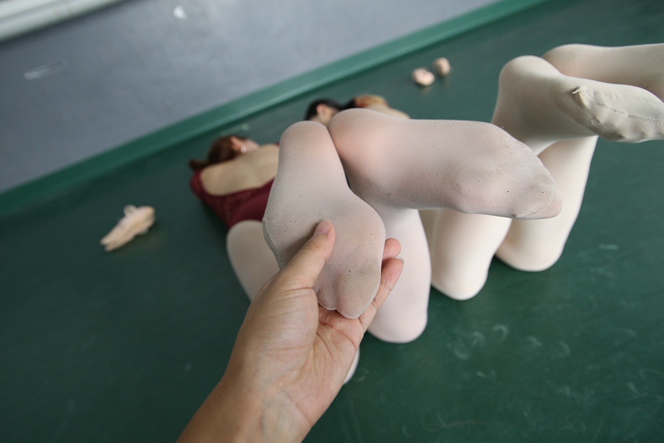 图片[496]-大西瓜爱牙膏-早期作品-W019 舞蹈家9-双红衣少女 [590P] – 速更版-美库