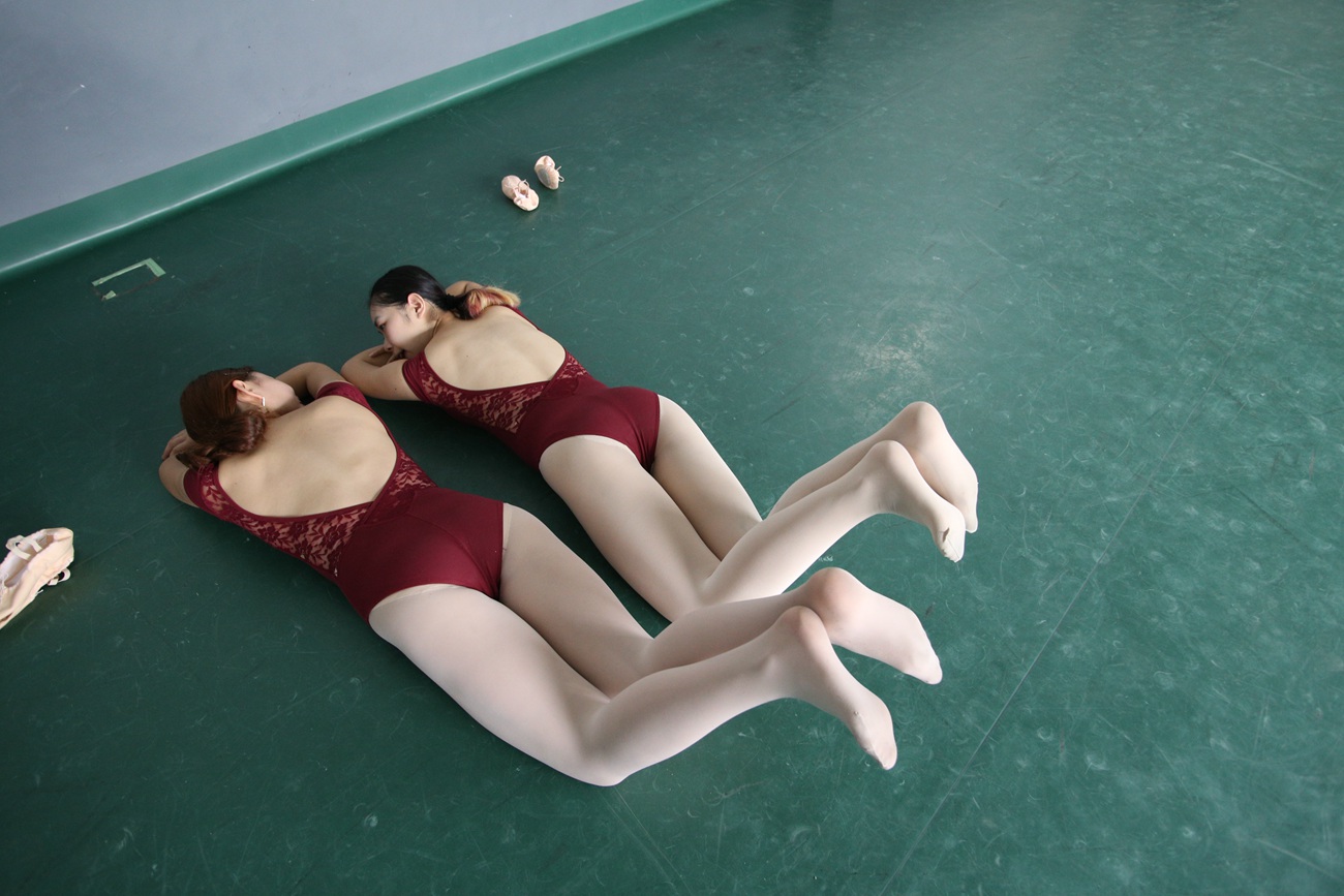 图片[501]-大西瓜爱牙膏-早期作品-W019 舞蹈家9-双红衣少女 [590P] – 速更版-美库