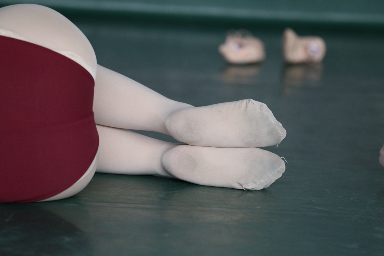 图片[525]-大西瓜爱牙膏-早期作品-W019 舞蹈家9-双红衣少女 [590P] – 速更版-美库