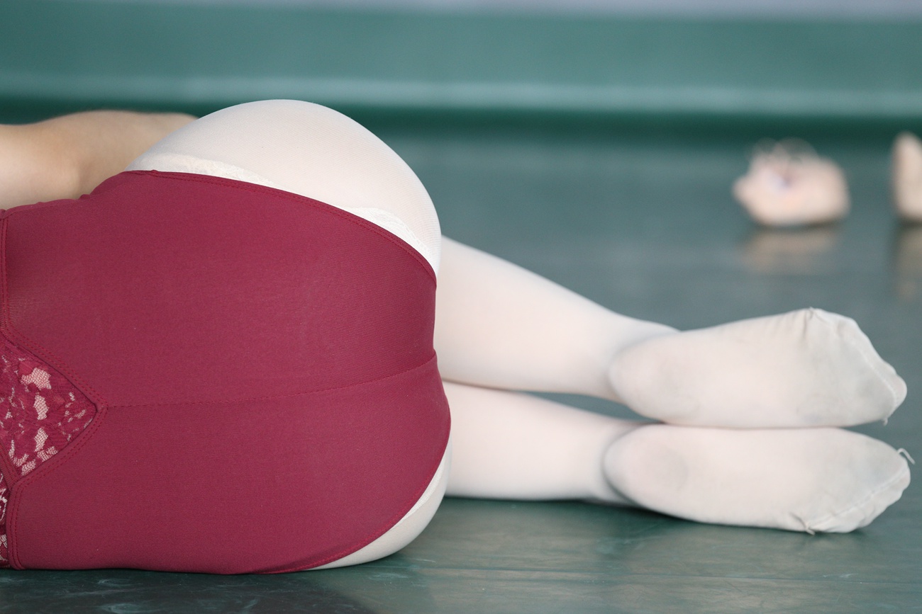 图片[526]-大西瓜爱牙膏-早期作品-W019 舞蹈家9-双红衣少女 [590P] – 速更版-美库